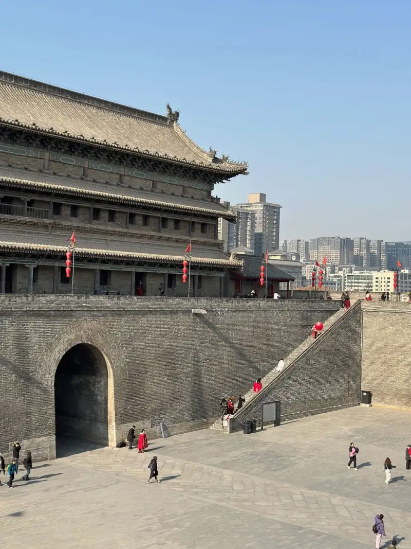 2025年互联网技术趋势解读：数字化平台建设的新机遇与挑战
